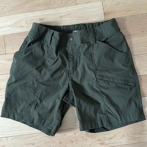 Duluth trading Company, Olive shorts, size 10, barely worn, "dry on the fly"